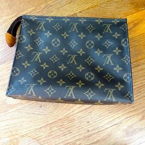 Louis Vuitton Poche Toilette